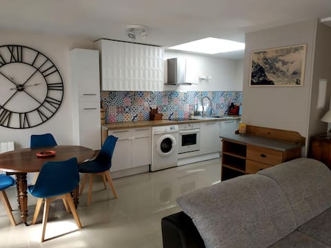 small quiet house in the city center