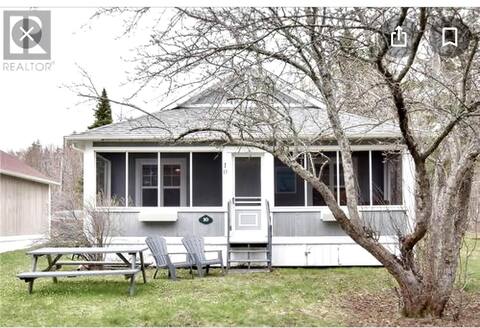 Relaxing Waterfront 2 Bed Cottage