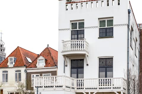 Spacious home in the center/port with parking!