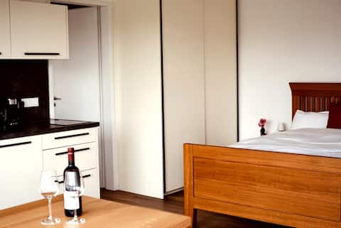 Studio (B) w/ Balcony in Hürth-Köln (40 sqm)