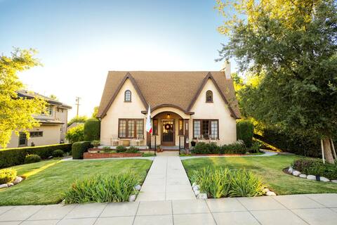 "Home Away From Home"charming tudor fit for family