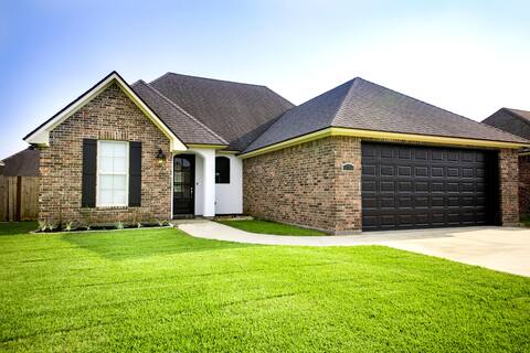 Kid Friendly Home Close to Everything!