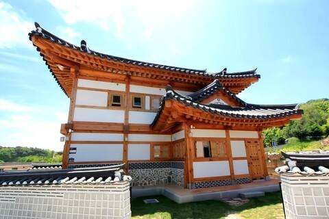 Gyeongjeong Hanok Guest House Busosan Room (4 person room. Family, friends recommendation/breakfast