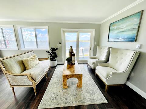Cozy Lakefront Cottage