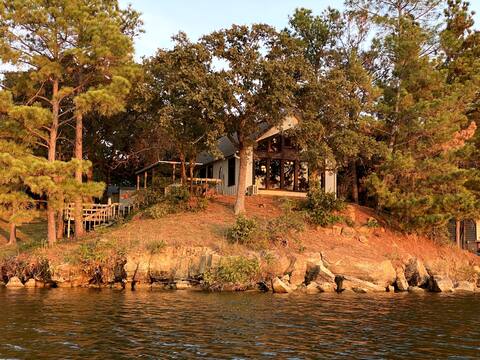 Hidden Rustic Cabin on Lake - Dock, Fish, Swim, FP