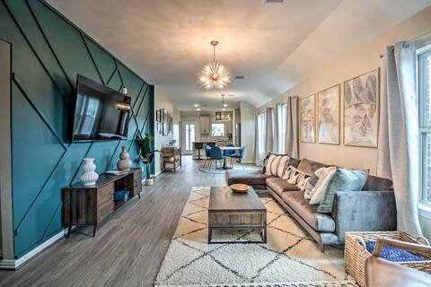 Pet & Kid Friendly, King bd| Mid-Century Design