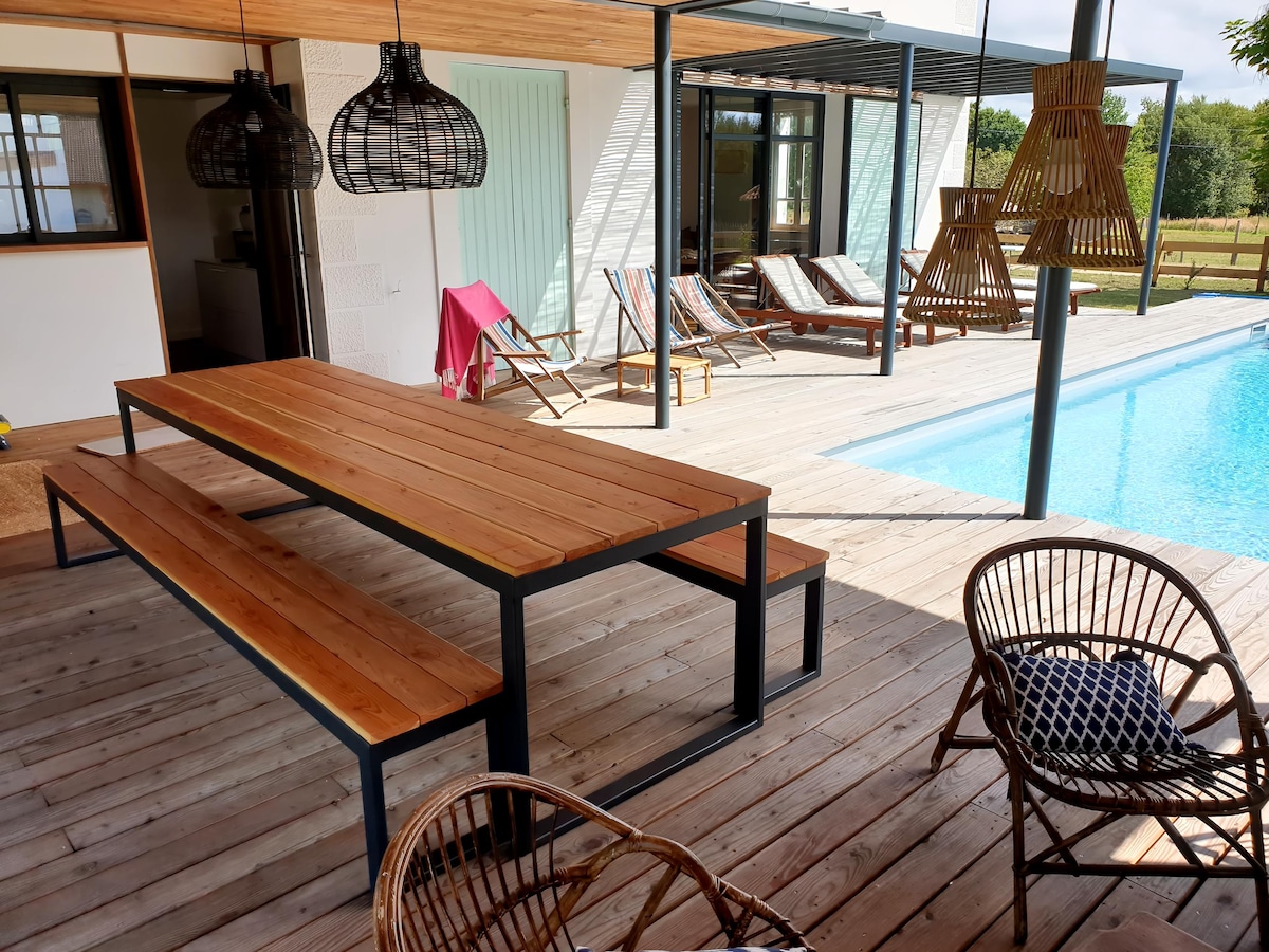 Successful Airbnb property: Villa with pool 12 people 4 bedrooms in Saint Julien En Born