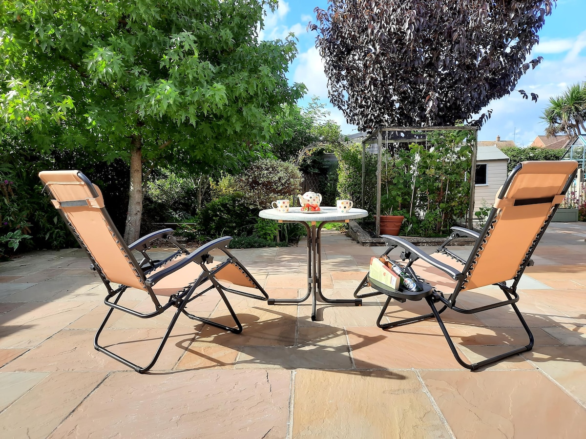 Popular Airbnb listing: Beautiful Bungalow in Sunny Hunny in Hunstanton