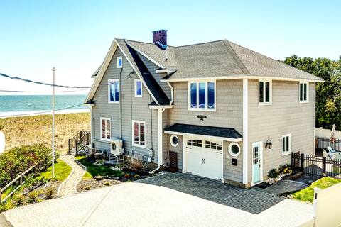 Unique and Stunning Beachfront property Greygoose