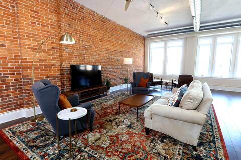 Beautiful 2BR/2BA Loft Apartment Downtown Wooster