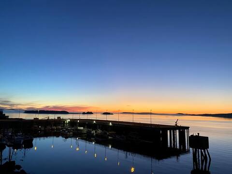 Remarkable 2 bedroom Waterfront Apartment