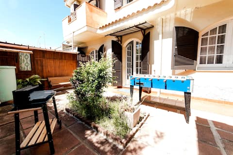 Independent house with courtyard 
Iun: Q8619