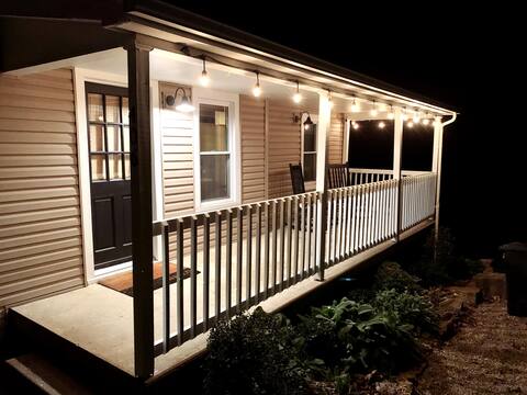 The Kenyon Cottage, steps from Kenyon College