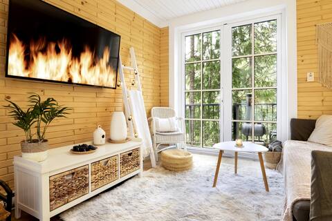 Lover's Rock - w/hot tub, sauna, yoga studio