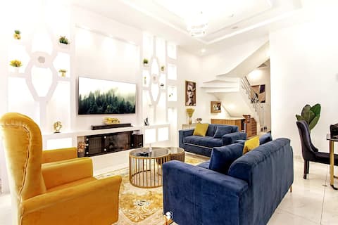 Elegant KING SIZE 4 beds duplex/ 24Hrs electricity