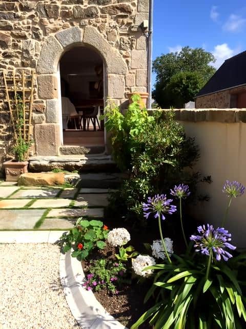 " Un air de Bretagne", cottage by the edge of the sea...