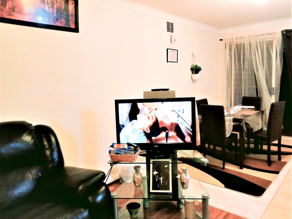 Popular Airbnb listing: 2BR Fully Furnished Luxury house in City Of Kalgoorlie Boulder