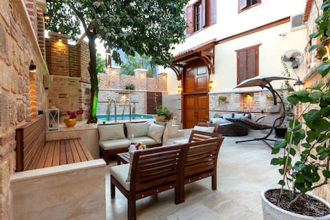 4 Bedroom Villa with Pool in Historical Kaleici