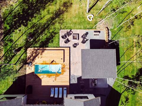 White Wilderness Retreat w/ Plunge Pool & HOT TUB