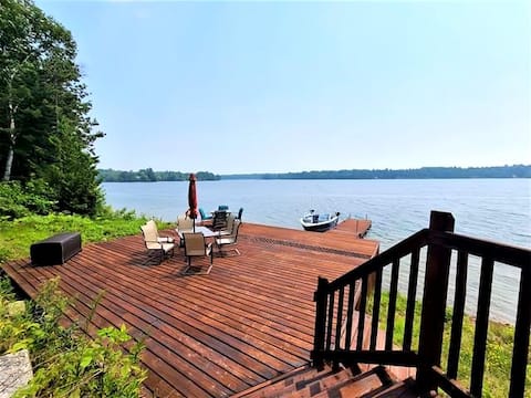 Spacious 3 BR Lake House on Lake Lauzon w/Deck!