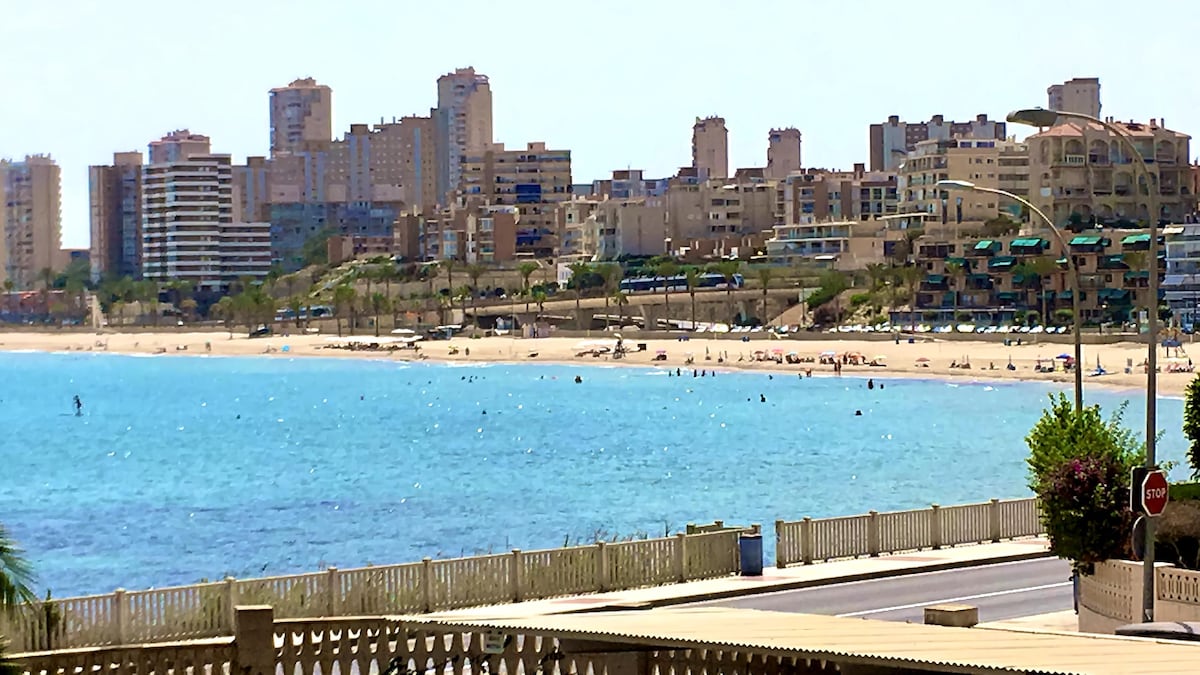 Top Airbnb: Small home on the beach. Baby welcome. à El Campello