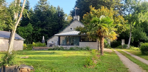 House on the banks of the Odet. Quimper Region, Bénodet.