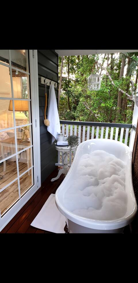 White at Home. Beach 15 mins.
Relax Check out 12pm