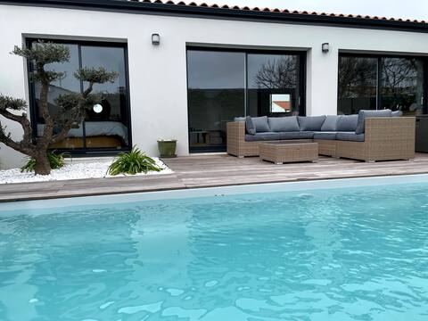 Villa 8 people heated swimming pool in St Gilles
