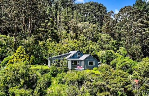 Wallace View - Private Oasis with Stunning Views