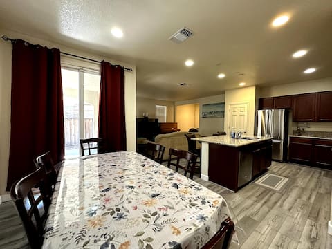 5BR/3BR SFH House for large group, downstairs bath