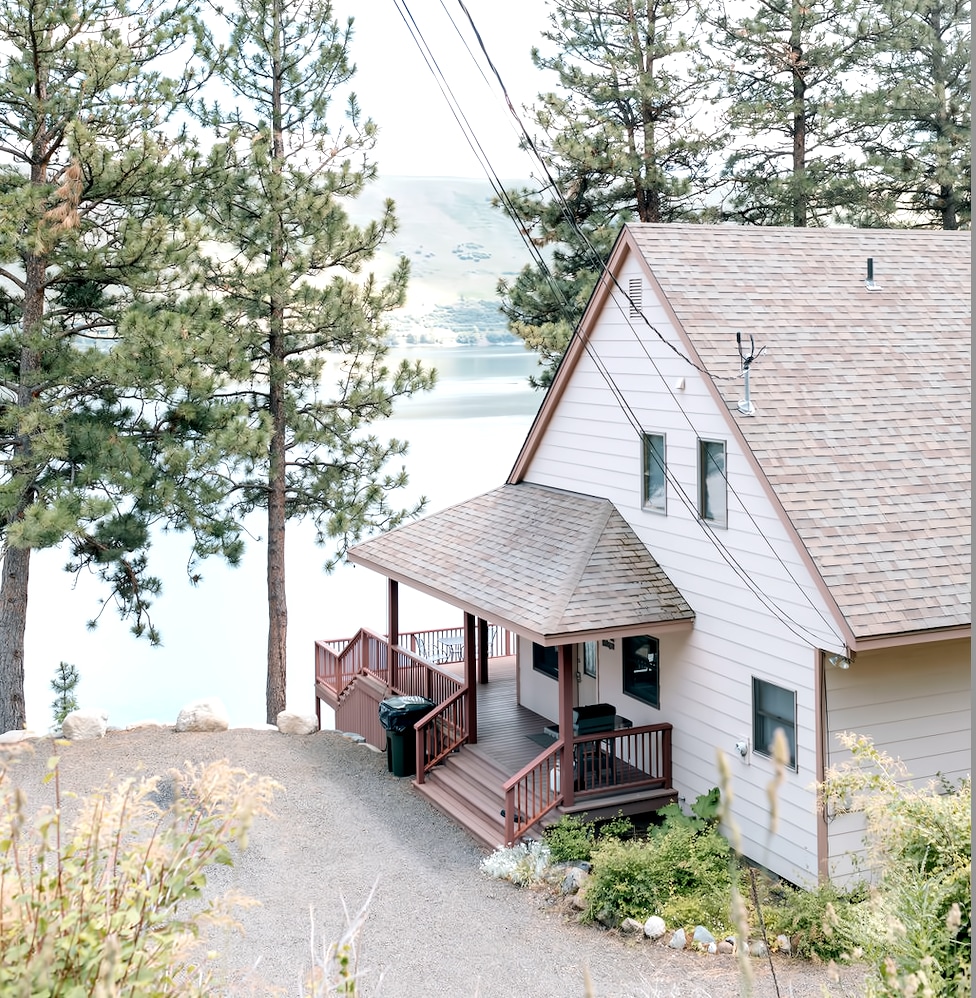 Stunning Lake House with private dock