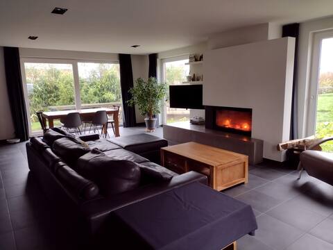 Spacious cozy house with garden and private parking