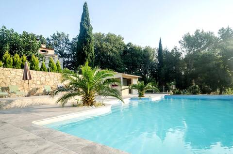 Welcome to Villa Rhéa