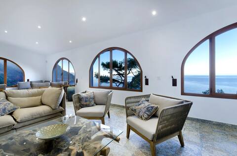 Maripins. Villa with Jacuzzi & Amazing Sea Views