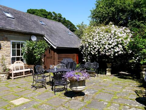 Cosy Cottage in Large Peaceful Gardens.