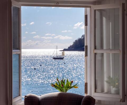 Little Islet - a fabulous cottage on the sea