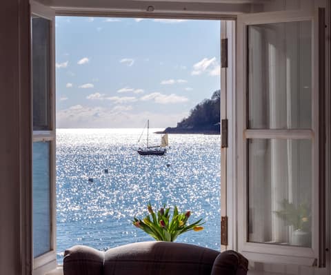 Little Islet - a fabulous cottage on the sea