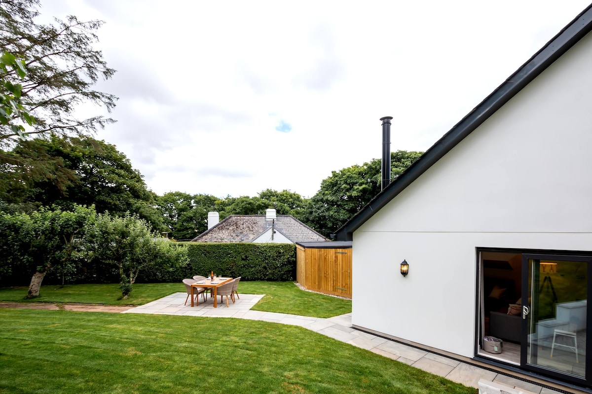 Top Airbnb: Budock Water 2 bedroom home with private garden in Budock