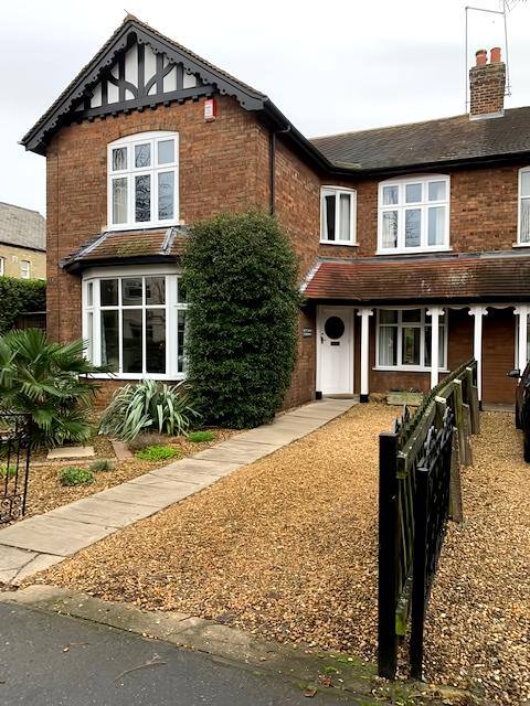 Beautiful spacious period home close to  centre