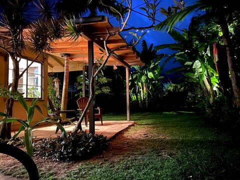 Quiet Country Cottage At The Beach