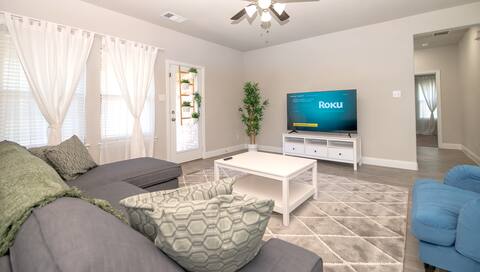 Cheerful, spacious, King bed, FREE Wi-Fi & parking