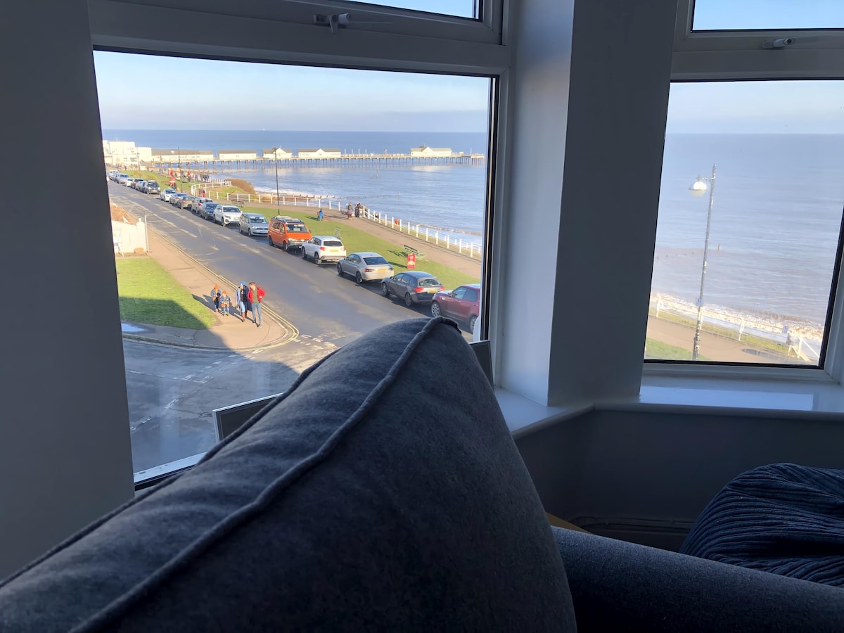 Top Airbnb: Pier View - Sea  & beach view from every room in Southwold