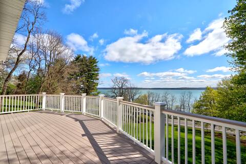 Cayuga Lakefront, 4KING beds, on the Wine trail, Private Dock, Firepit!