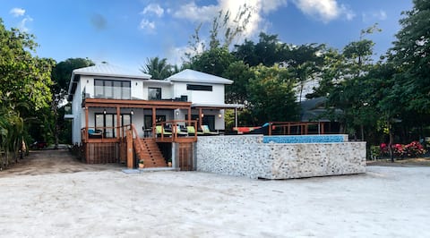 Esta es La Vida.. Luxury Beachfront Villa, Roatan
