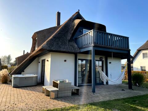 Luxurious thatched house with fireplace and sauna