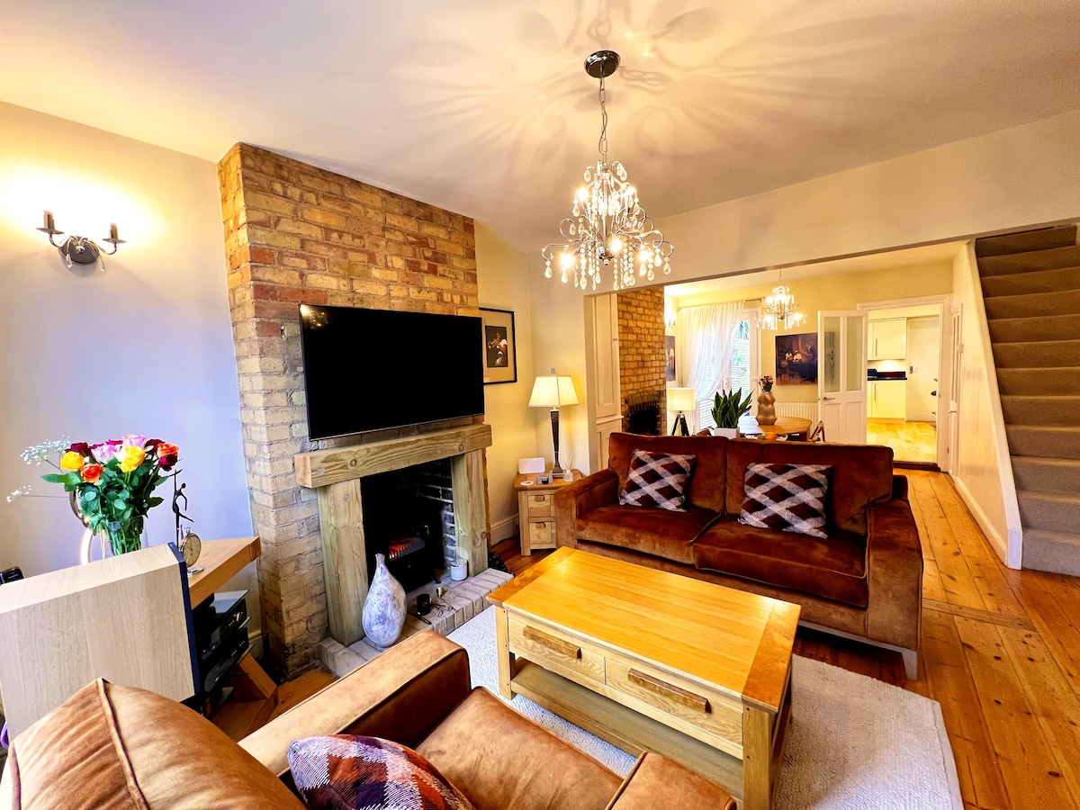 Successful Airbnb property: Delightful 2-bedroom Victorian Terraced House in Myland