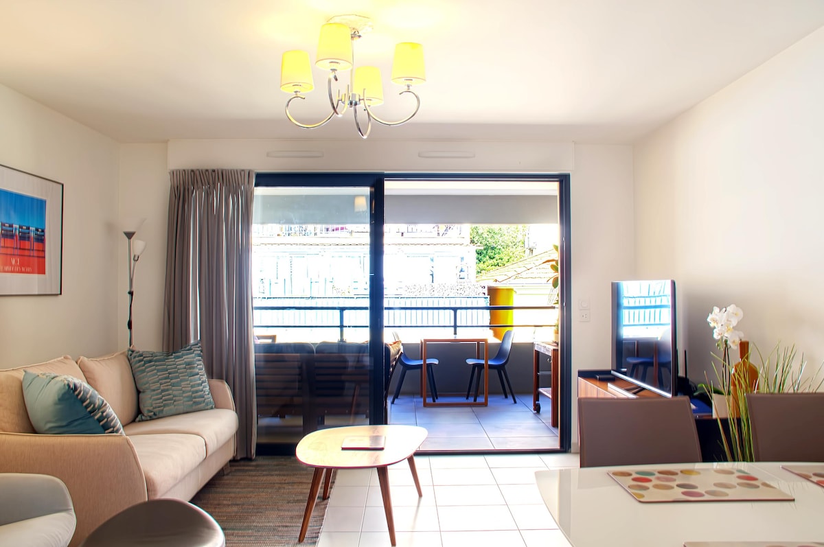 Top Airbnb: Modern Apartment w Terrace, 1min walk to Monaco in Cap D'ail