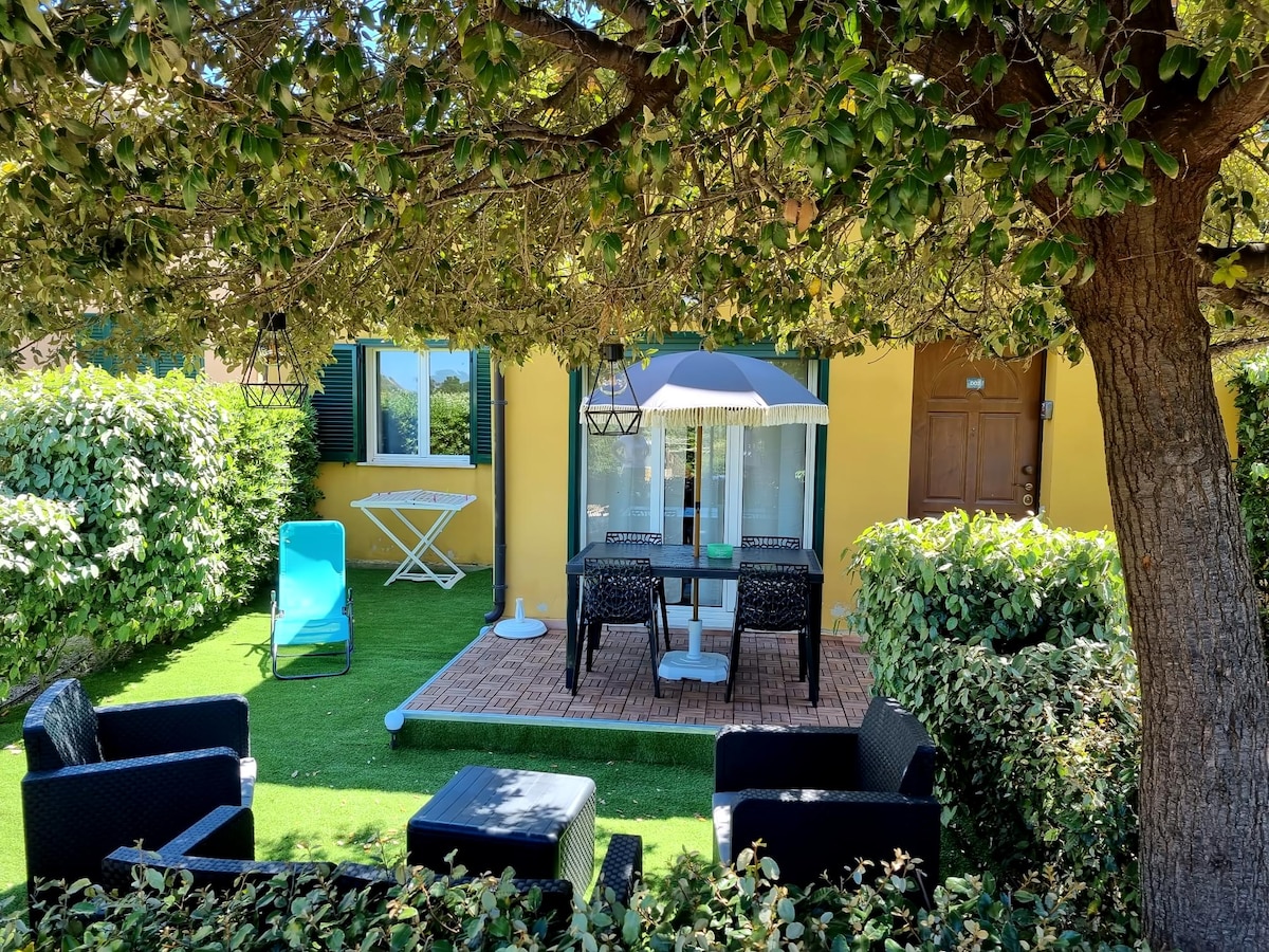 Erfolgreiche Airbnb-Immobilie: Duplex house in residence 400 m from the sea. in Belgodère