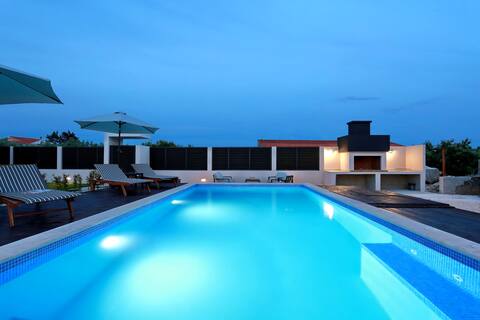 Attractive villa Elena with heated pool