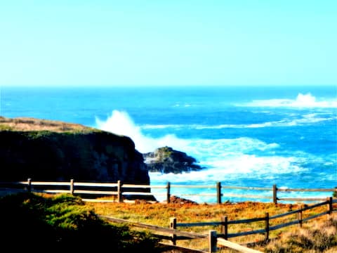 OCEANFRONT, LARGE LUXURY HOME, COASTLINE & BEACH